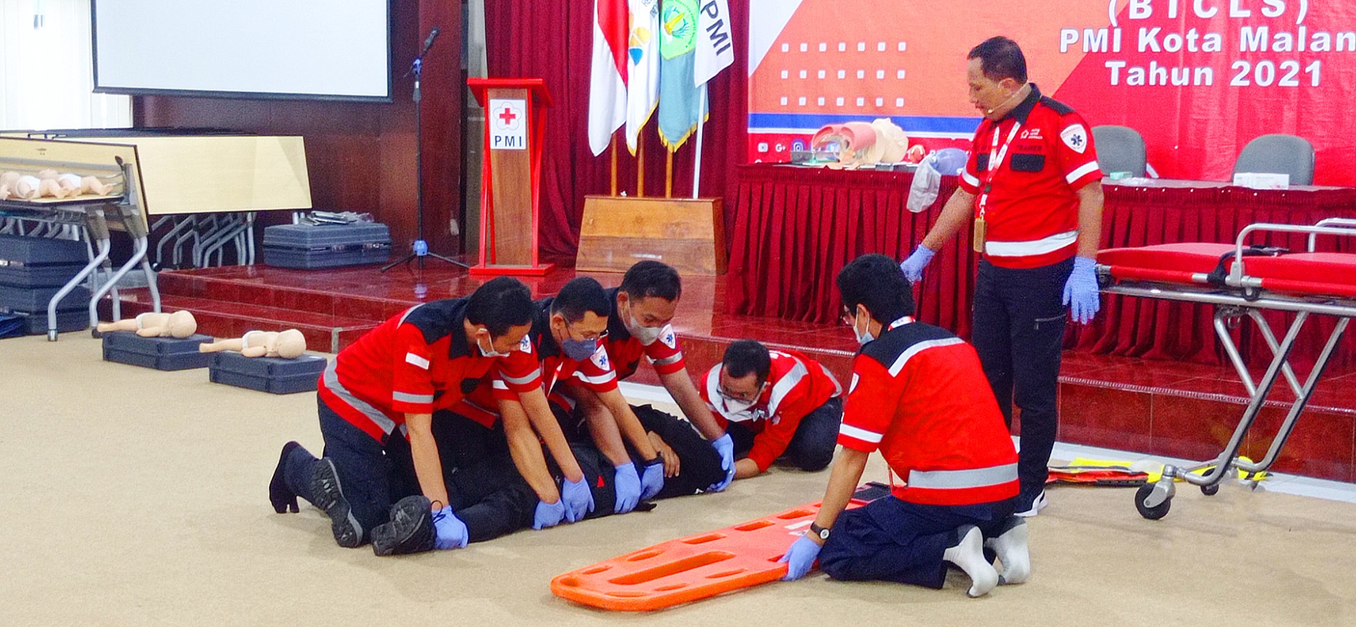 first aid diklat PMI PMR KSR relawan cirebon korps Red Cross Indonesia website