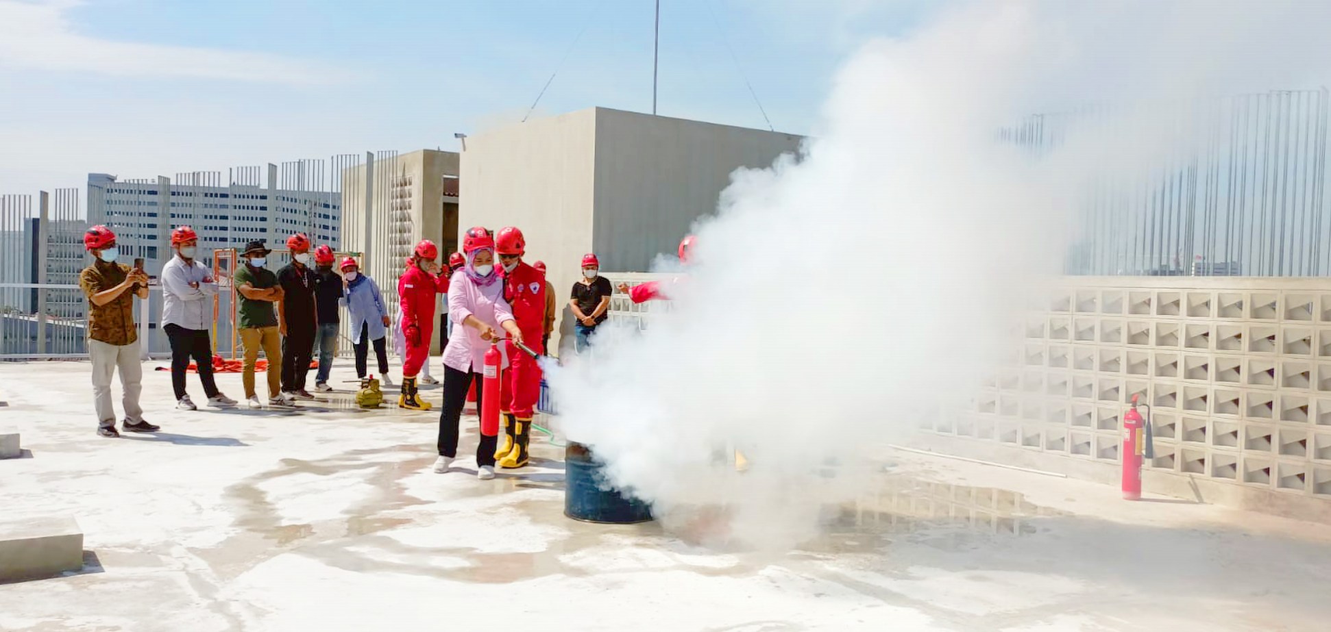 first aid fire training pelatihan kebakaran diklat PMI PMR KSR relawan cirebon korps Red Cross Indonesia website