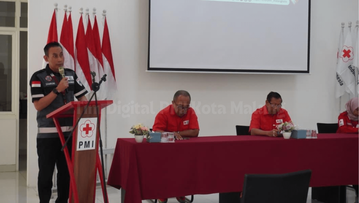 Penyampaian laporan Ketua Panitia Pelatihan Ambulans PMI Kota Cirebon